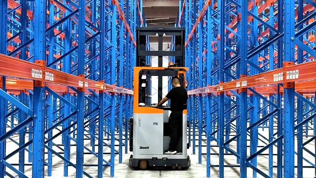 Zowell narrow-aisle logistics solution
