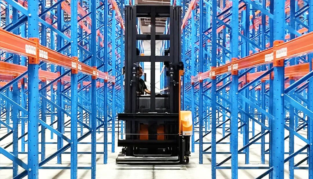 narrow-aisle forklifts