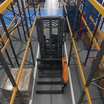 VNA forklifts